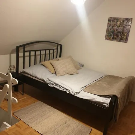 Apartment Gemutliche Altbauwohnung *